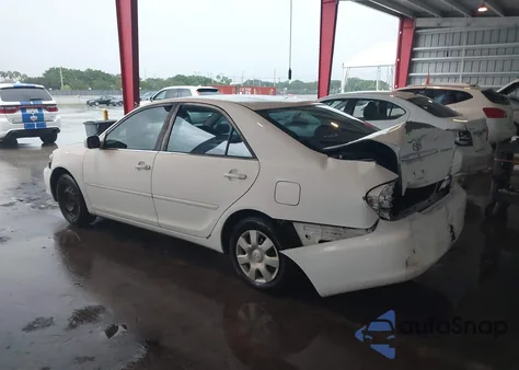 2003 Toyota Camry Le z USA, uszkodzony, nr VIN 4T1BE32KX3U146831